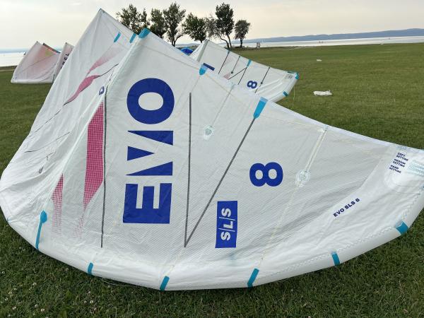 2025 Duotone Evo SLS Concept Blue 8m in großartigem Zustand mit mini Reparatur