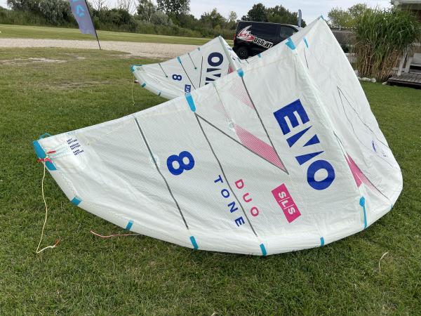 2025 Duotone Evo SLS Concept Blue 8m in großartigem Zustand mit mini Reparatur